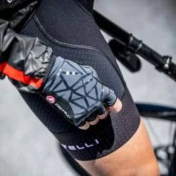 Guanti Castelli Icon Race Rosso Corsa Nero -Vendite Gilet Ciclismo blog 4p2a7707