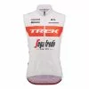 Santini Smanicato Antivento Trek-Segafredo 2023 Bianco Rosso - Taglio Slim 1 Santini Smanicato Antivento Trek-Segafredo 2023 Bianco Rosso - Taglio Slim -Vendite Gilet Ciclismo st re5457523ts rs 001